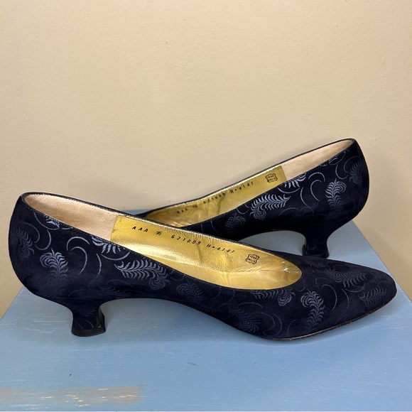 Bruno Magli Vintage Navy Suede Kitten Heels - Picture 12 of 12